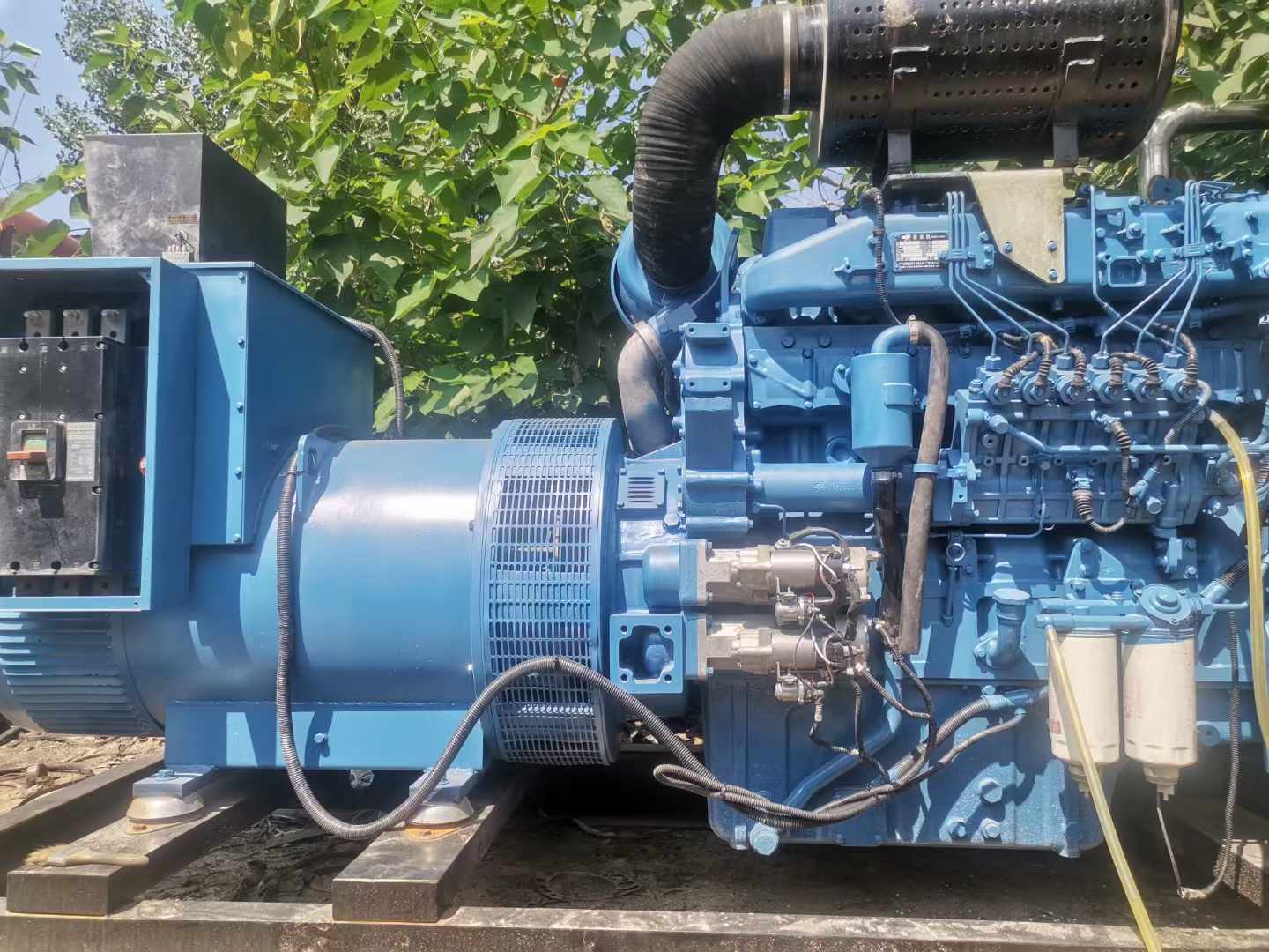 莱山详细说明降低 800kW 柴油发电机输出电流波动的方法