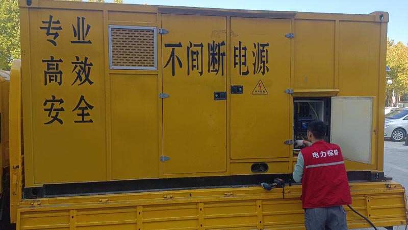莱山柴油发电机组和UPS电源配合使用时，如何避免切换过程中的电力中断？